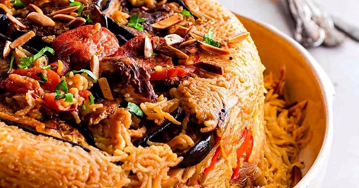 مقلوبة على الأصول من مطبخ اليوم المركزي في أم السماق عمان